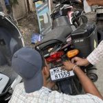 जवळपास 1.5 वर्षांनंतर राज्यभरात केवळ 49% वाहनांमध्ये HSRP बसवण्यात आले आहेत
