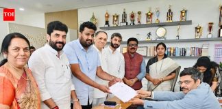 पुण्यातून राष्ट्रवादीचे काकडे यांची बिनविरोध निवड; जळगाव आणि नाशिकच्या लढतीत बंडखोर तापले; सोलापुरात भाजप विरुद्ध राष्ट्रवादी (एसपी)